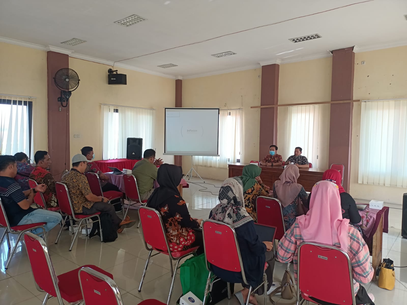 Aplikasi E-Office . Solusi pengelolaan administrasi perkantoran dan persuratan secara digital untuk berbagai instansi maupun perusahaan.