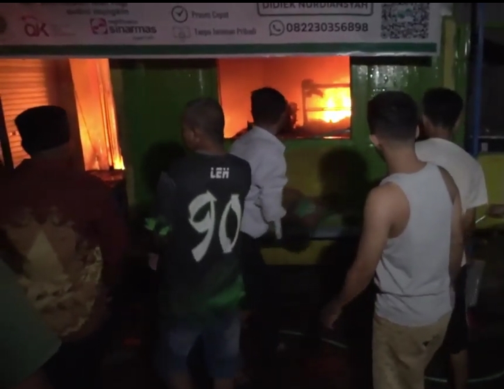Kebakaran di Pasar Kedungmaling Kecamatan Sooko Kabupaten Mojokerto, Tiga Kios Ludes