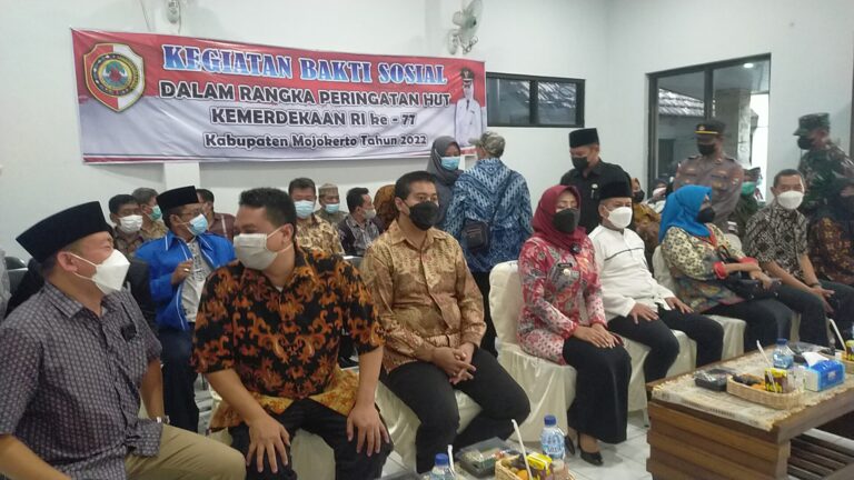 BUPATI MOJOKERTO MENYAKSIKAN LANGSUNG PERNIKAHAN PASUTRI PENGHUNI PANTI