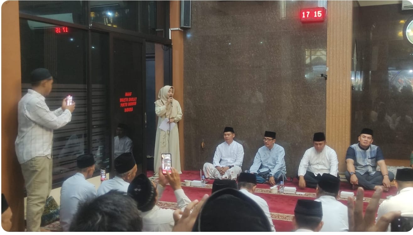 Safari Ramadhan Ibu Bupati dr. Ikfina Fahmawati M.Si bersama Forkopimda dan OPD bertempat di Masjid Baitul Muhajirin Perum BSP Sooko